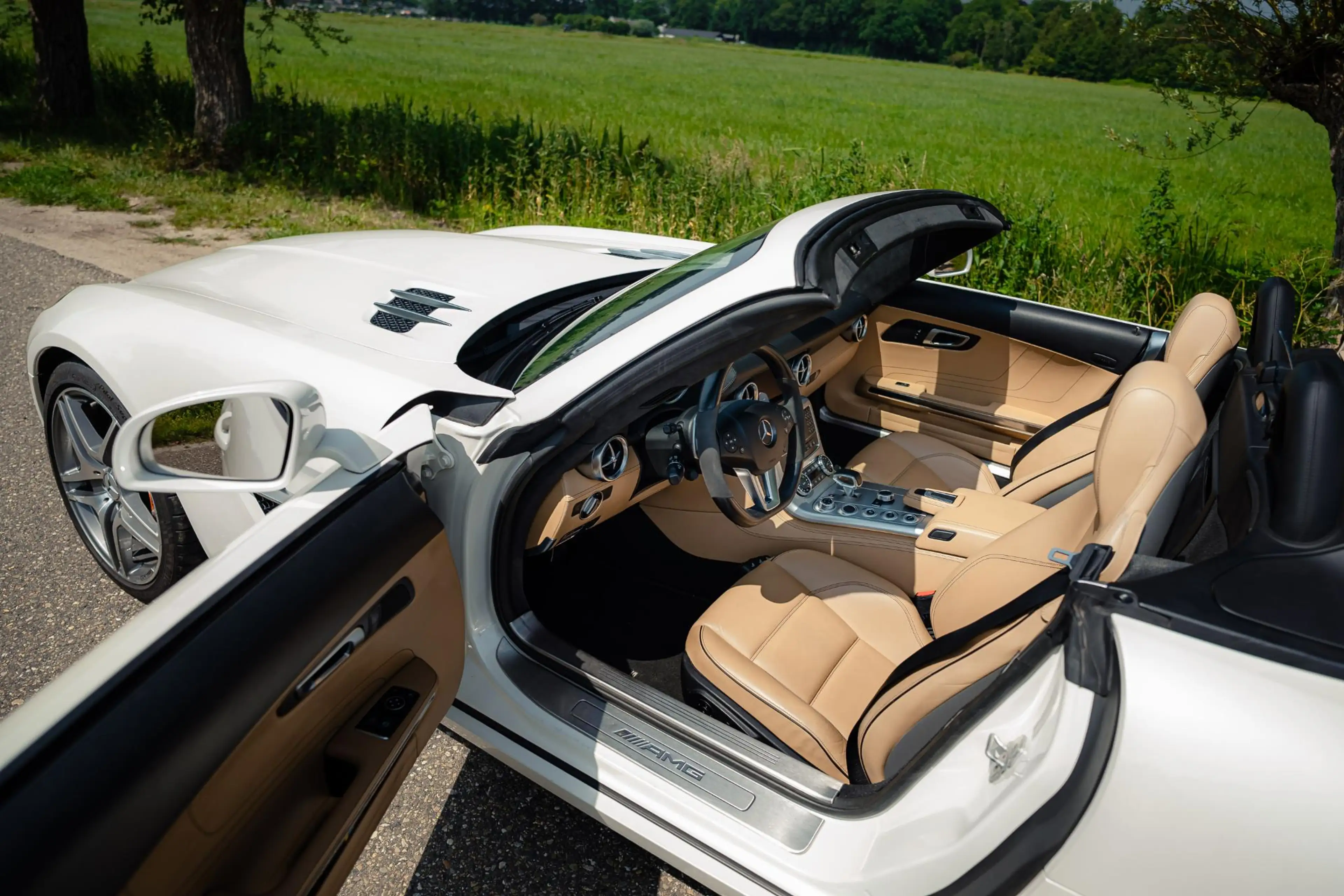 Mercedes-Benz SLS Roadster 6.3 AMG — photo 11