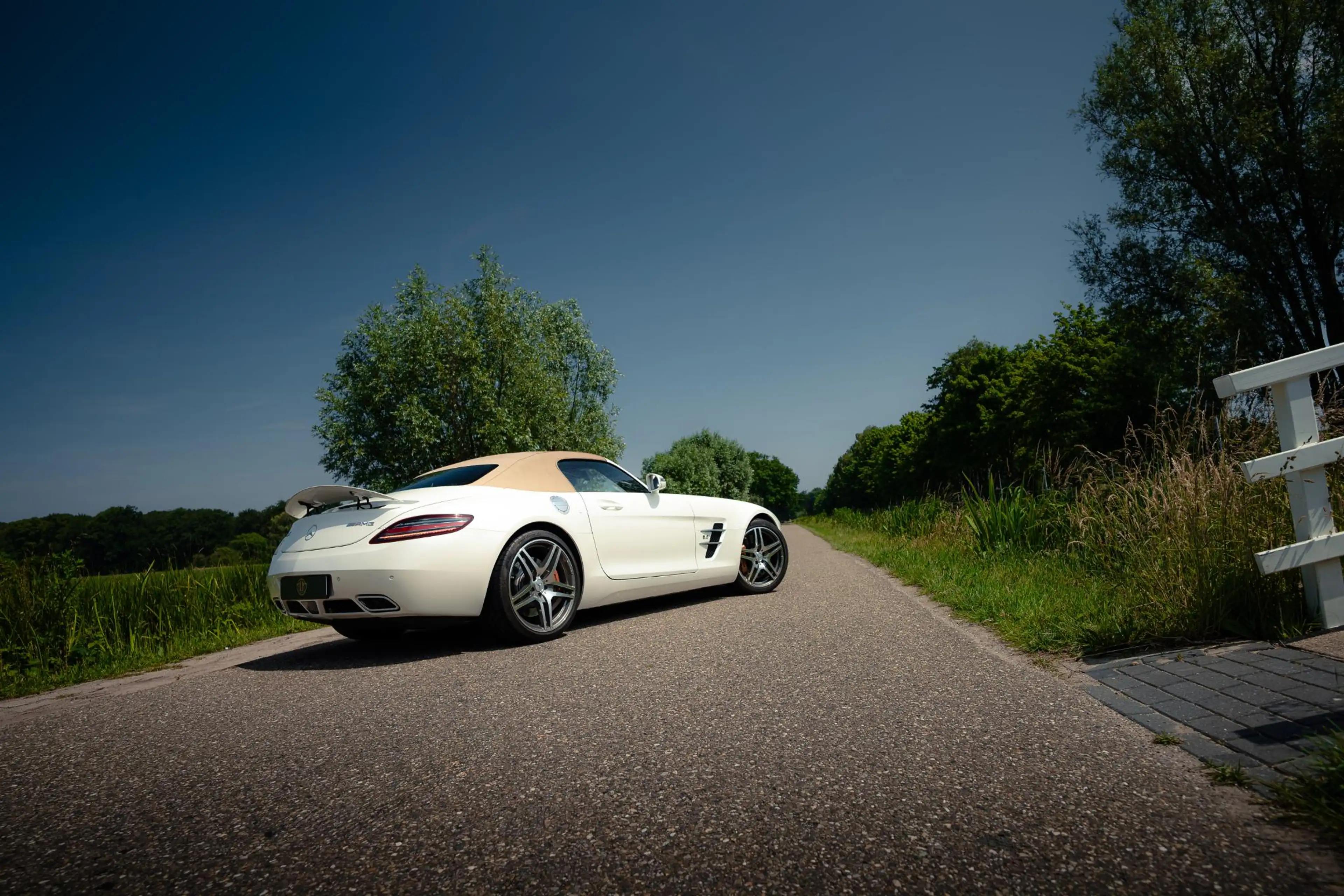 Mercedes-Benz SLS Roadster 6.3 AMG — photo 8