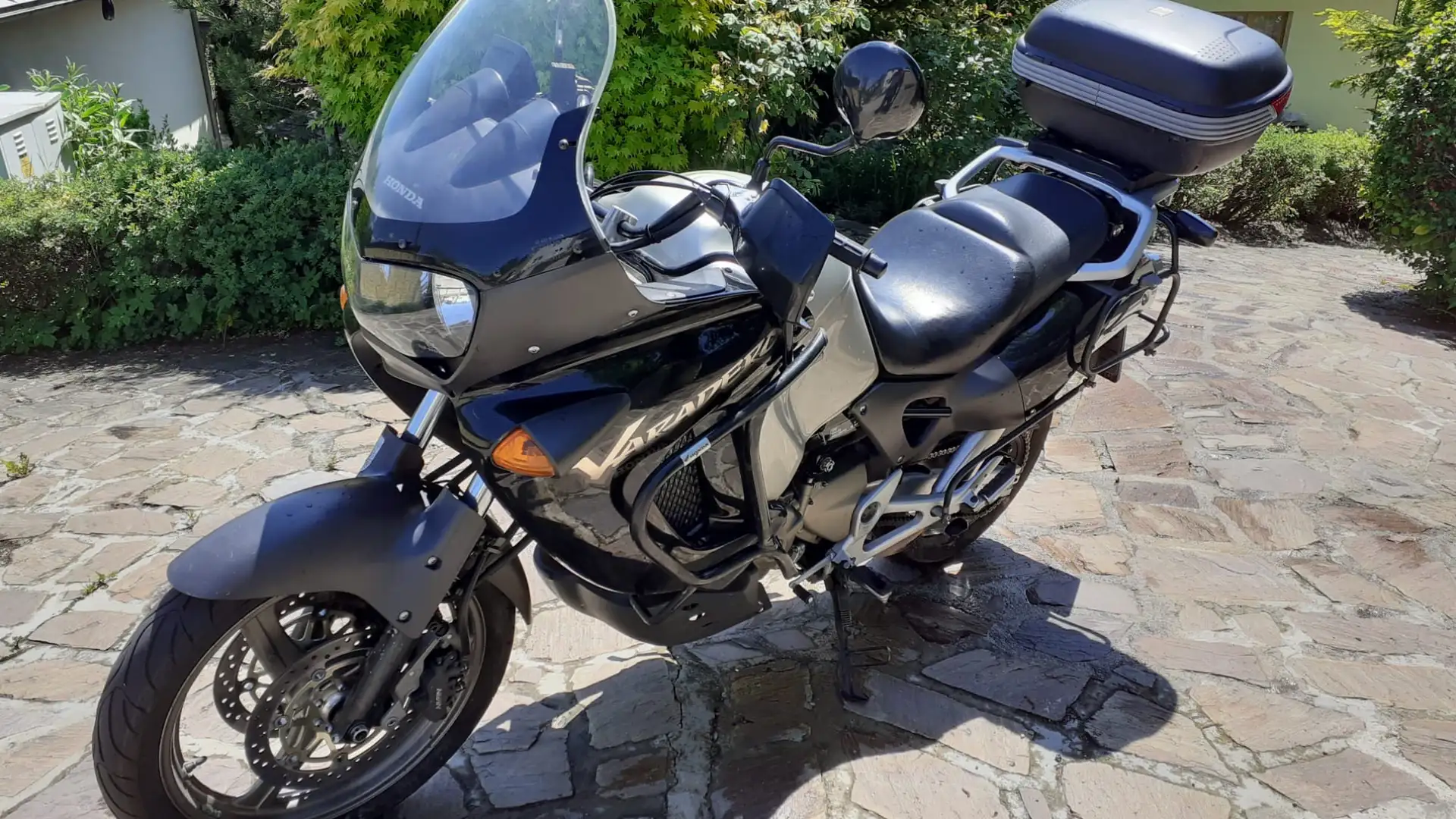 Honda Varadero XL 1000 Schwarz - 1