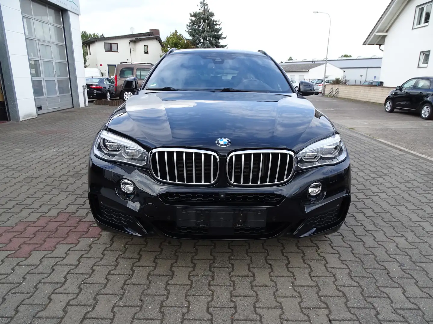 BMW X6 40 d M-Paket, Navi, Standheizung, Head-up, GSHD, A Schwarz - 2