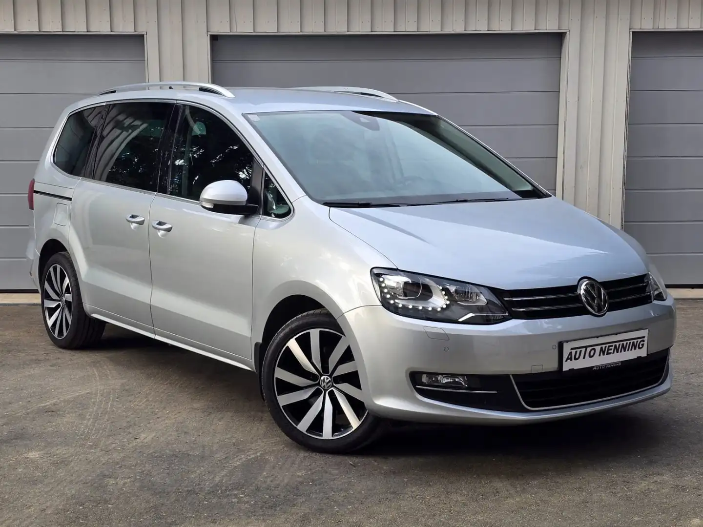 Volkswagen Sharan Highline BMT/Start-Stopp 4Motion AHK 18" StdHzg Silber - 1