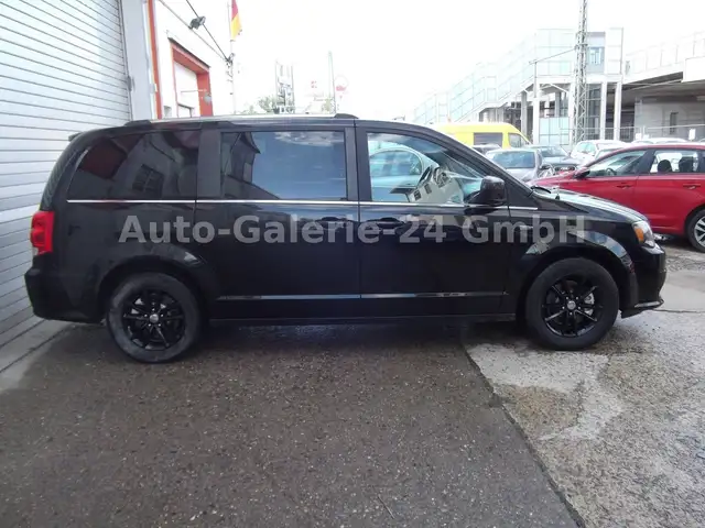 Dodge Grand Caravan view 14
