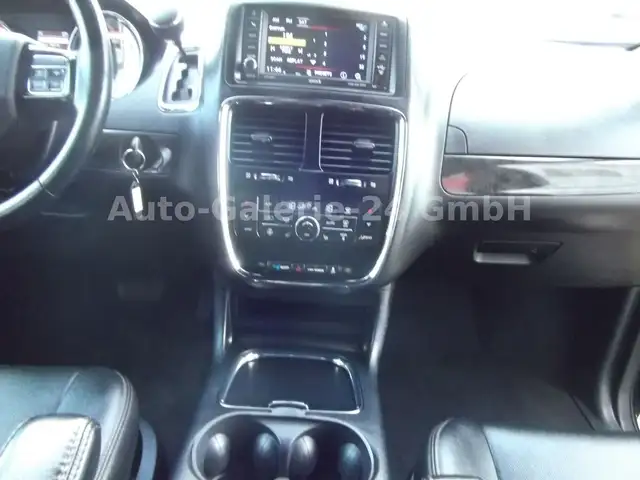 Dodge Grand Caravan view 6