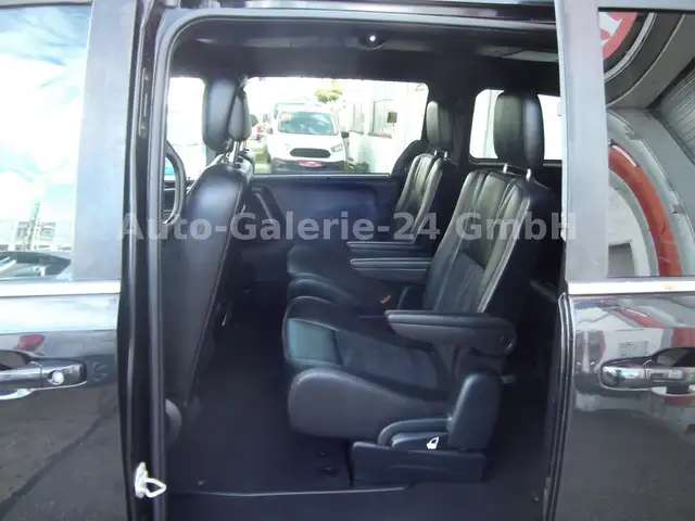 Dodge Grand Caravan view 10