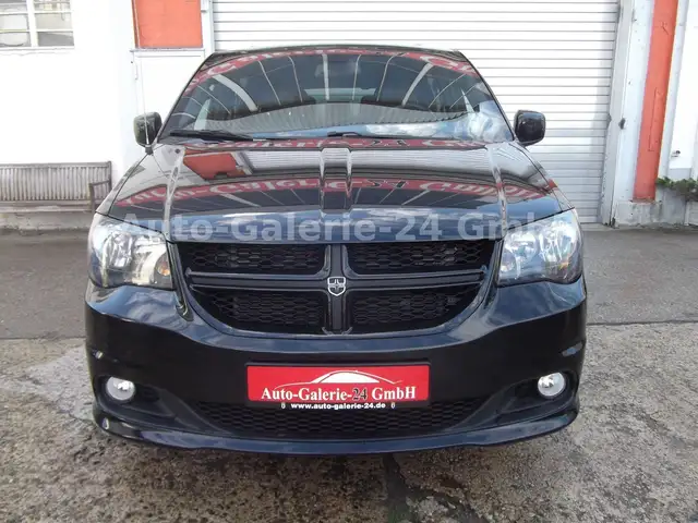 Dodge Grand Caravan view 3