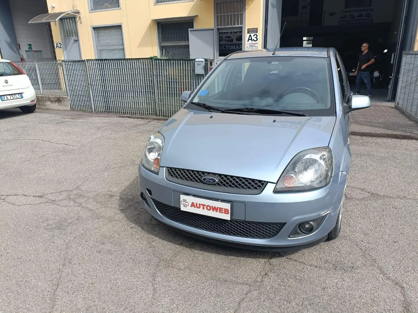 Ford Fiesta 5p 1.2 75cv Plus Grigio - 2