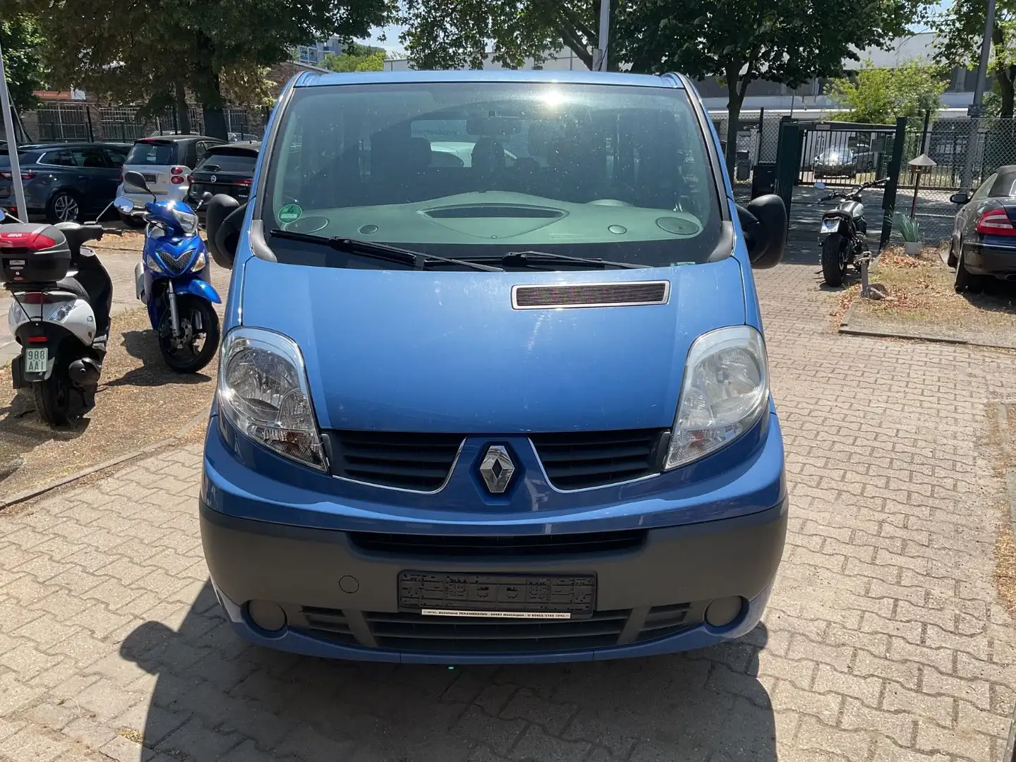 Renault Trafic Combi L2H1 2,9t  Expression Blau - 2