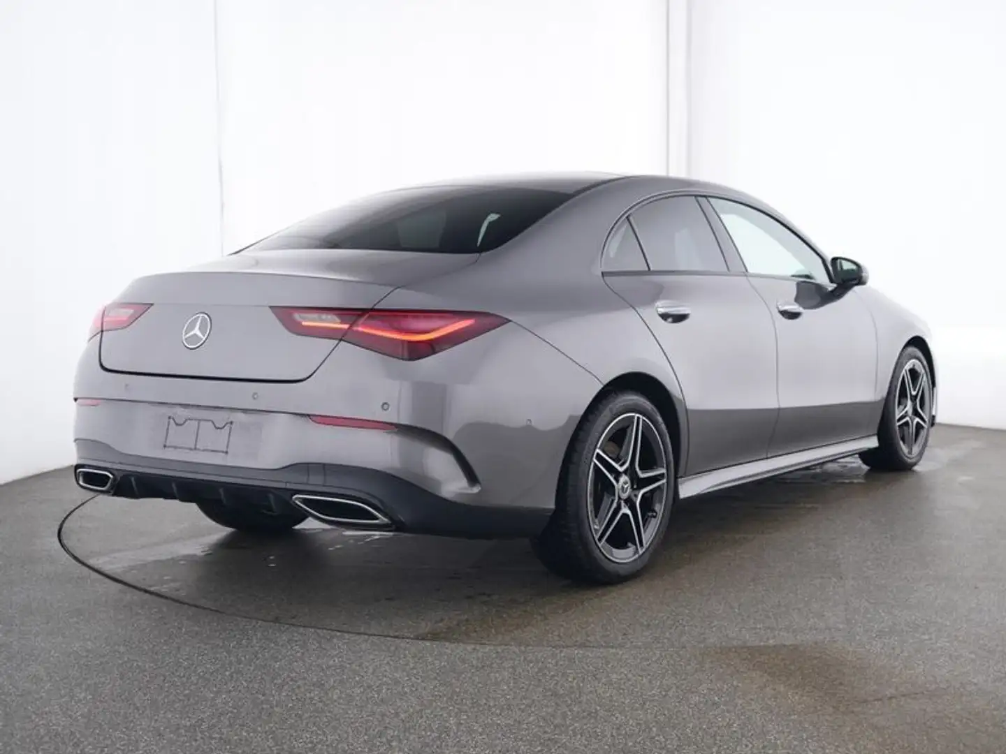 Mercedes-Benz CLA 200 AMG Line Advanced Plus Night Grau - 2