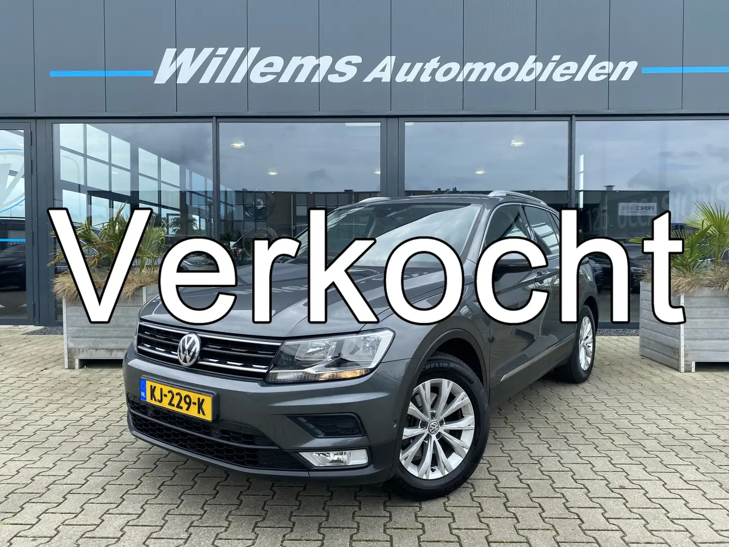 Volkswagen Tiguan 1.4 TSI Connected Series Elektrische Haak, Panoram Grijs - 1