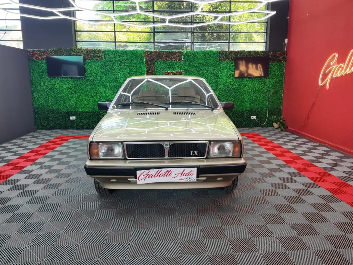 Lancia Delta 1.3 LX Золотий - 2