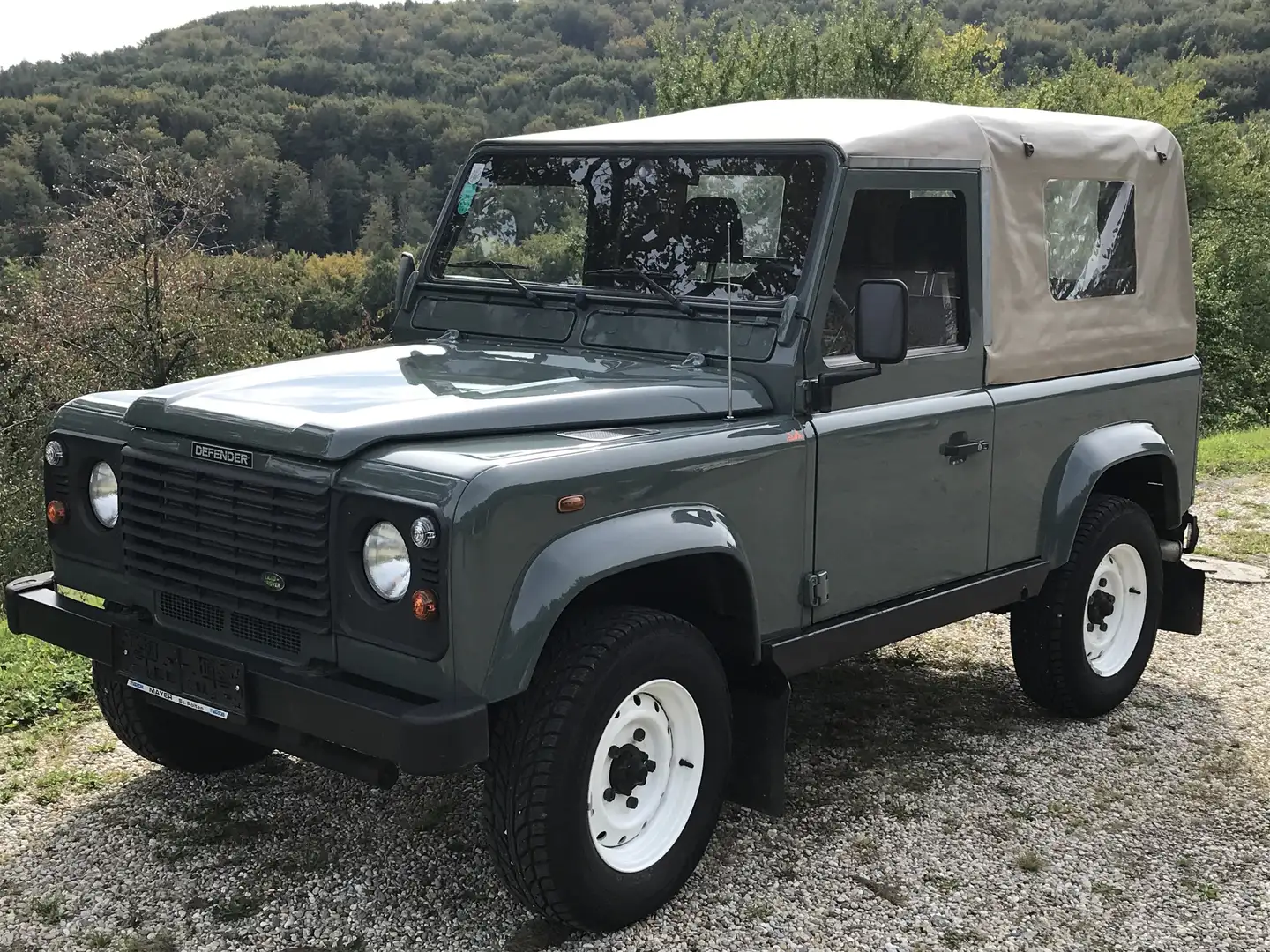 Land Rover Defender 90" Station Wagon E 2,5 Td5 Grün - 2