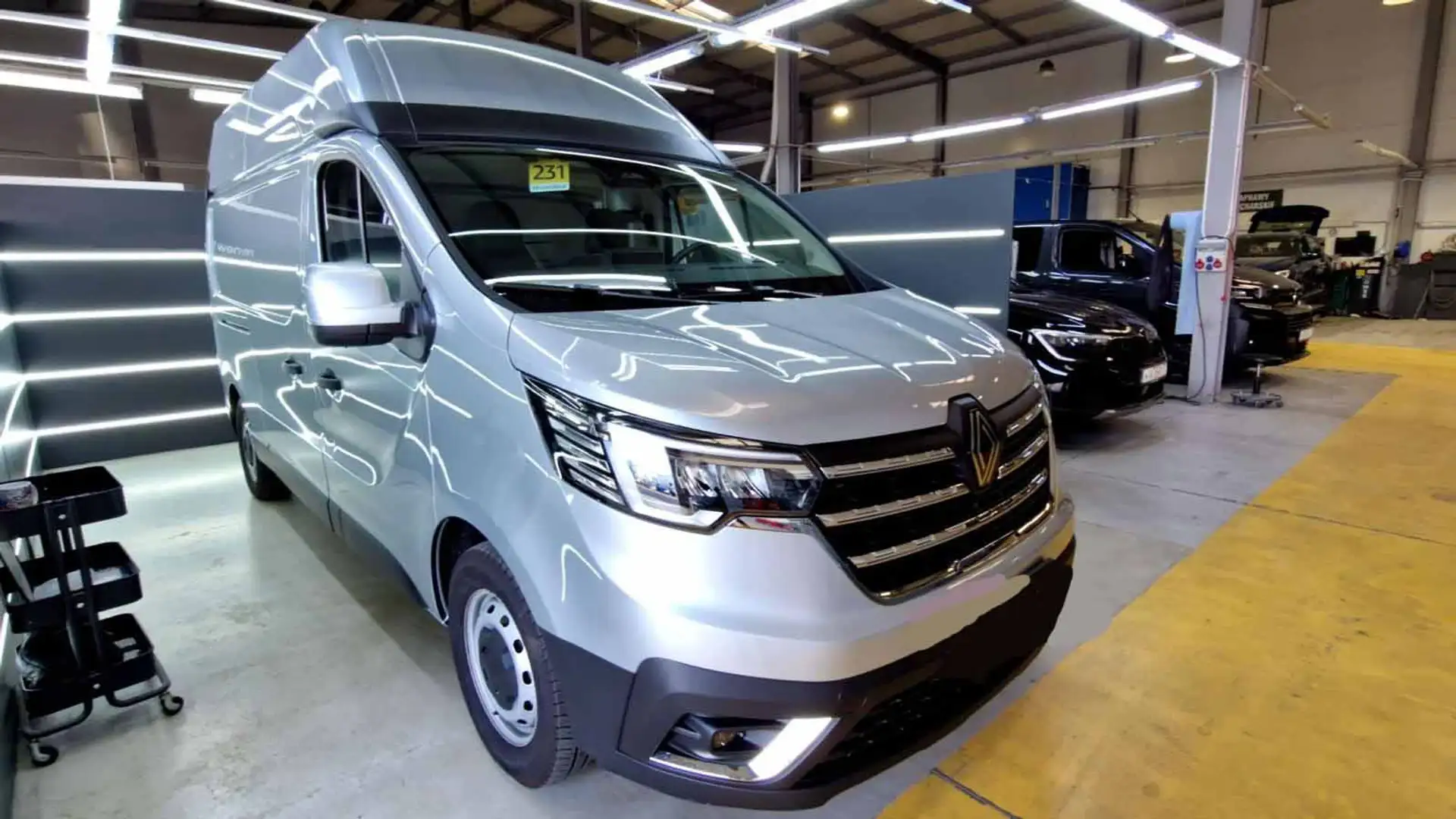 Renault Trafic 2.0 Blue dCi 170PK T30 L2H2 Extra Werkplaatsinrich Grigio - 2