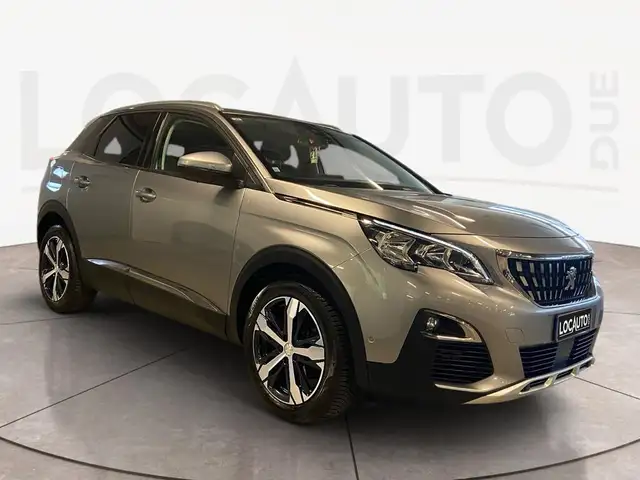 Peugeot 3008 view 2