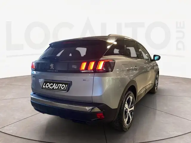 Peugeot 3008 view 3