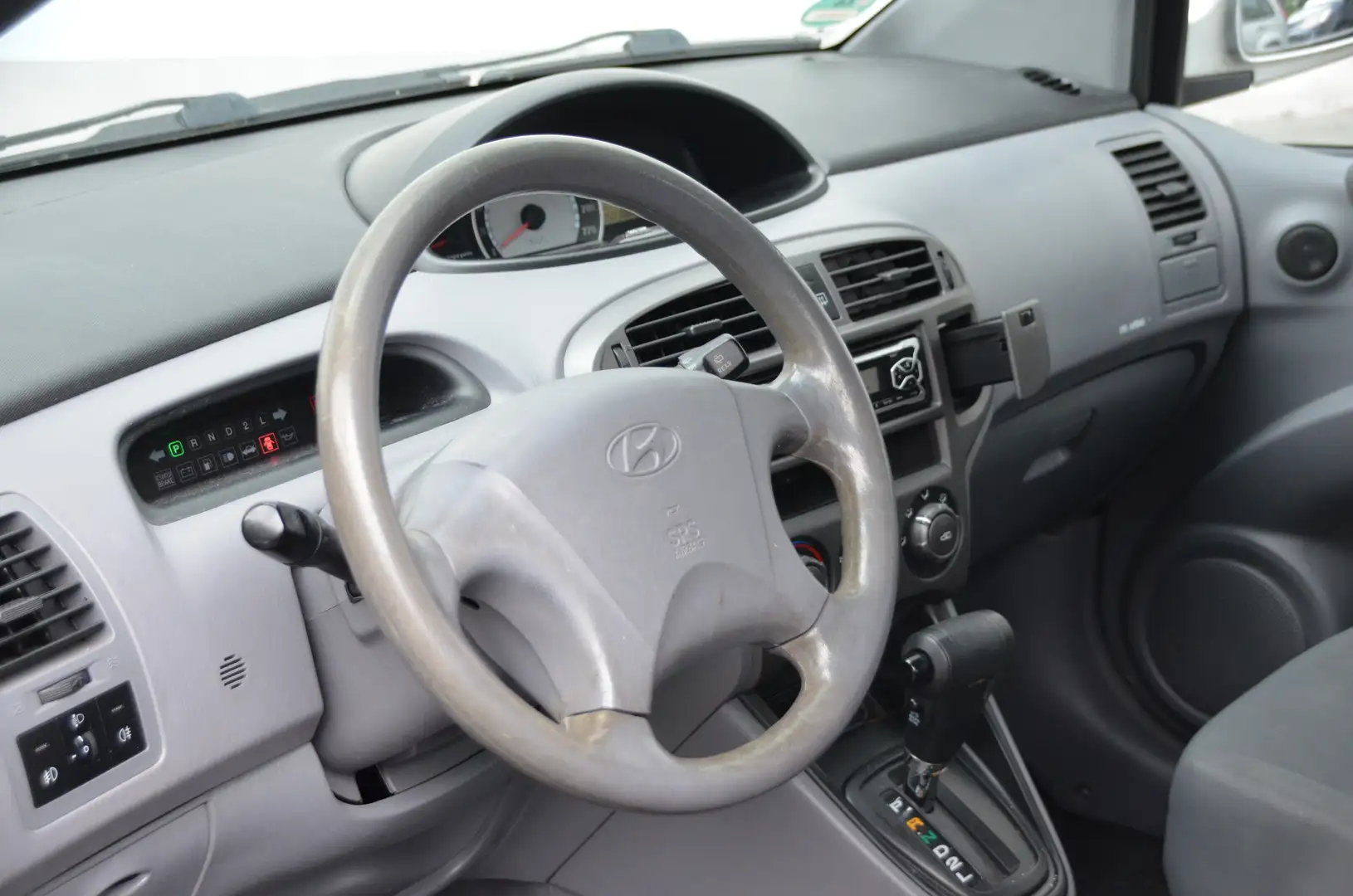 Hyundai Matrix 1.6 GLS+Automatik+Klima Gris - 2