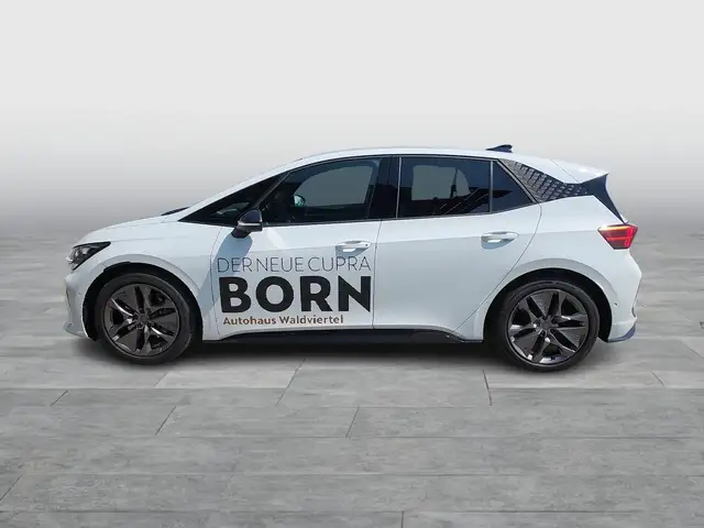 Cupra Born view 3