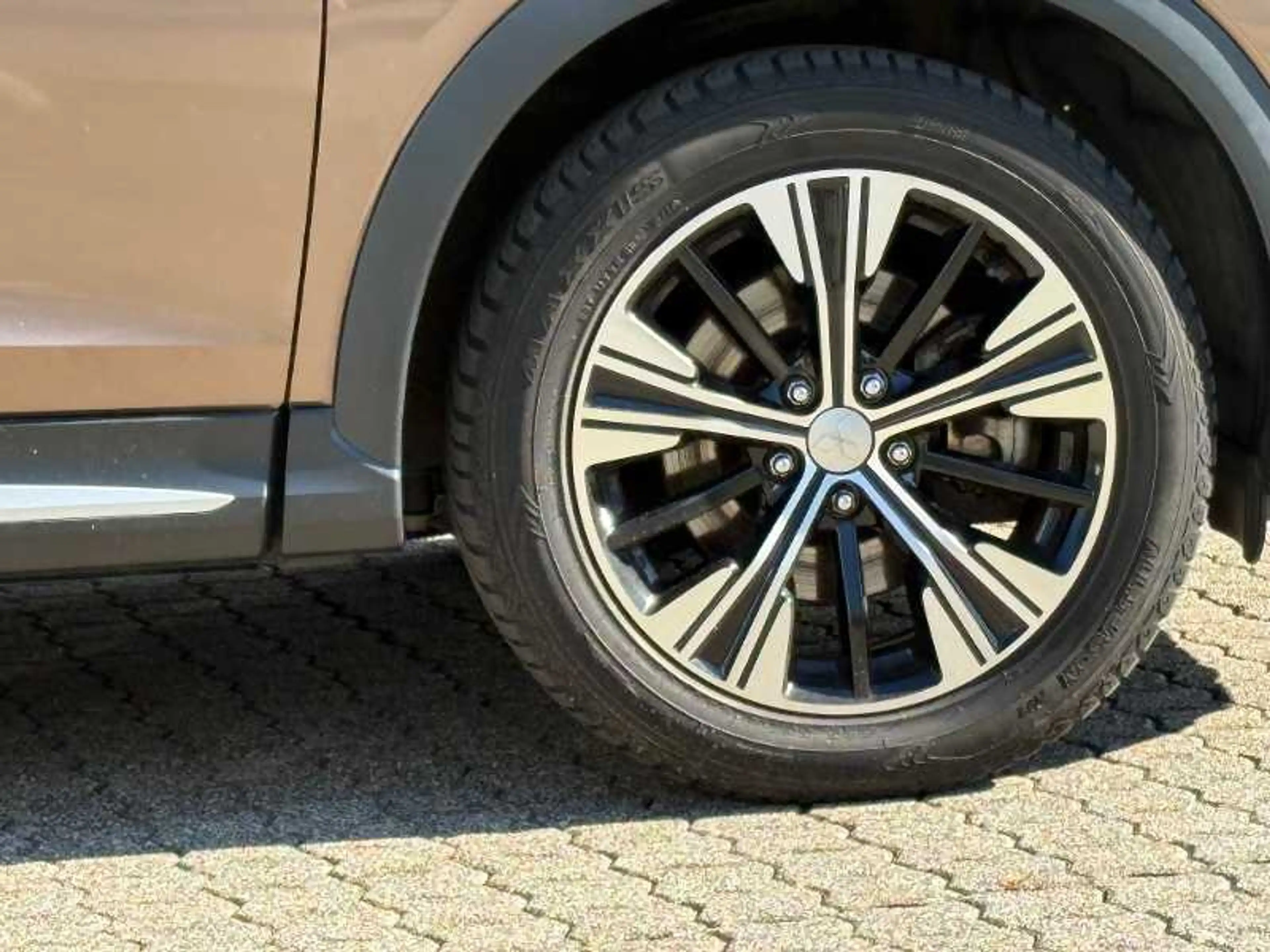Mitsubishi Eclipse Cross TOP 1.5 2WD 6-Gang AHK PANO — photo 15