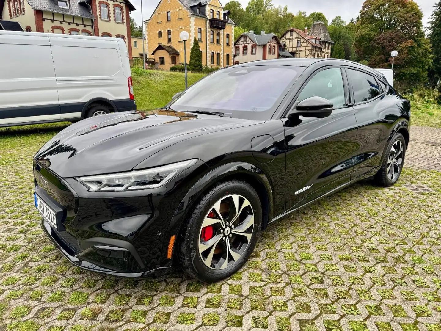 Ford Mustang Mach-E Premium AWD Schwarz - 1