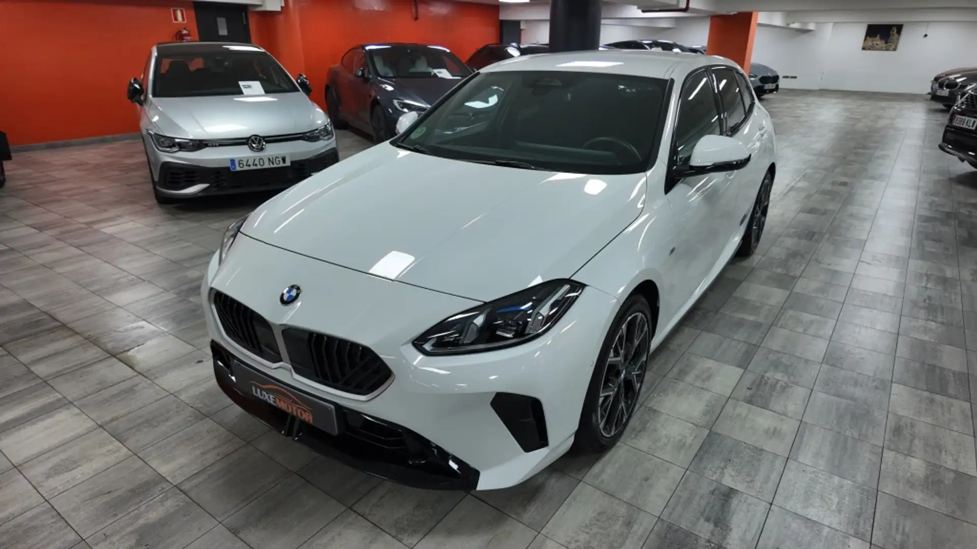 BMW 116 118dA M Sport Blanc - 1