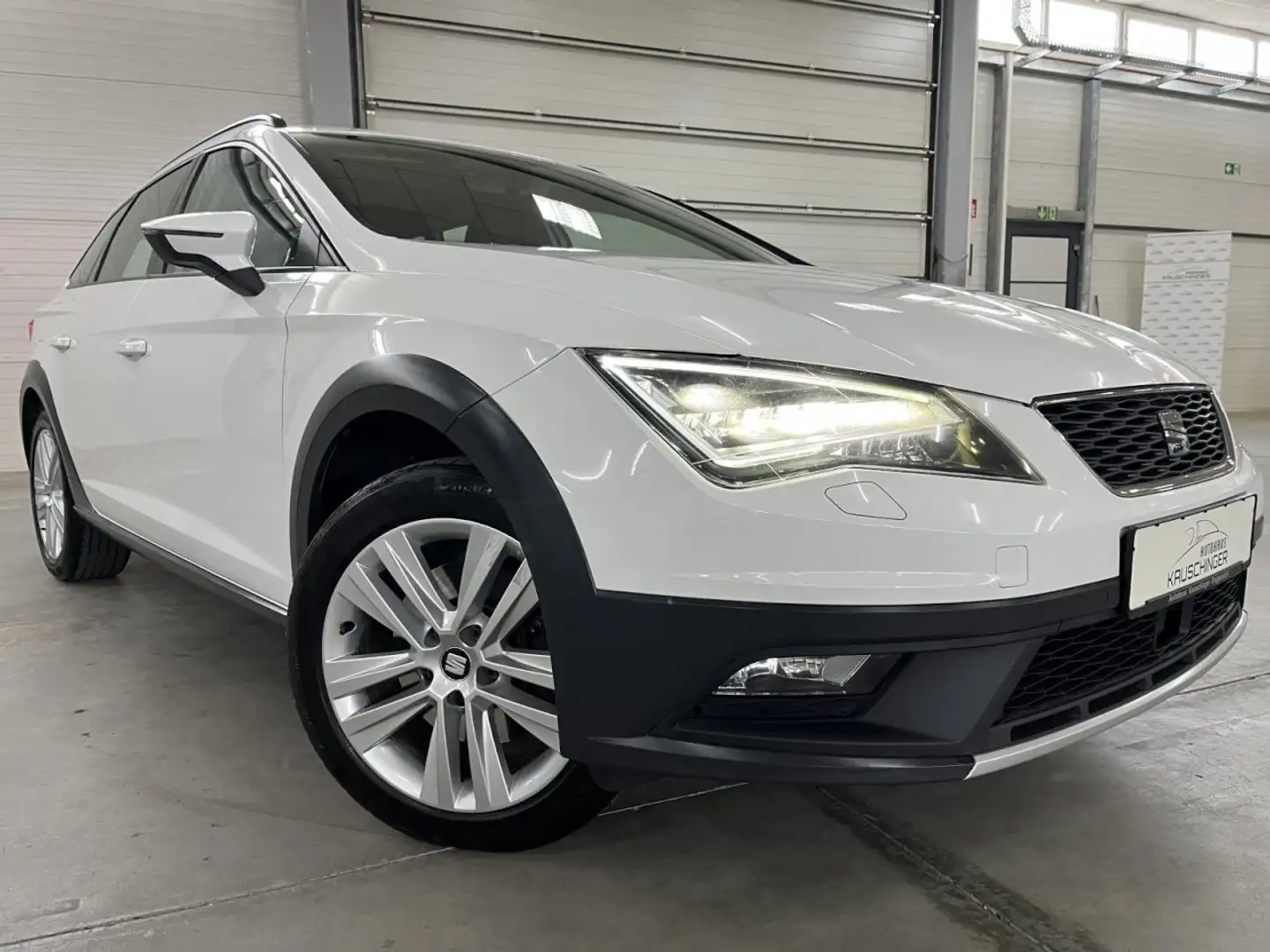 SEAT Leon ST X-Perience 4Drive 184PS DIESEL DSG LED NAVI PDC Weiß - 1