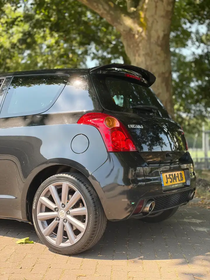 Suzuki Swift Swift 1.6 Sport — photo 1 of 6