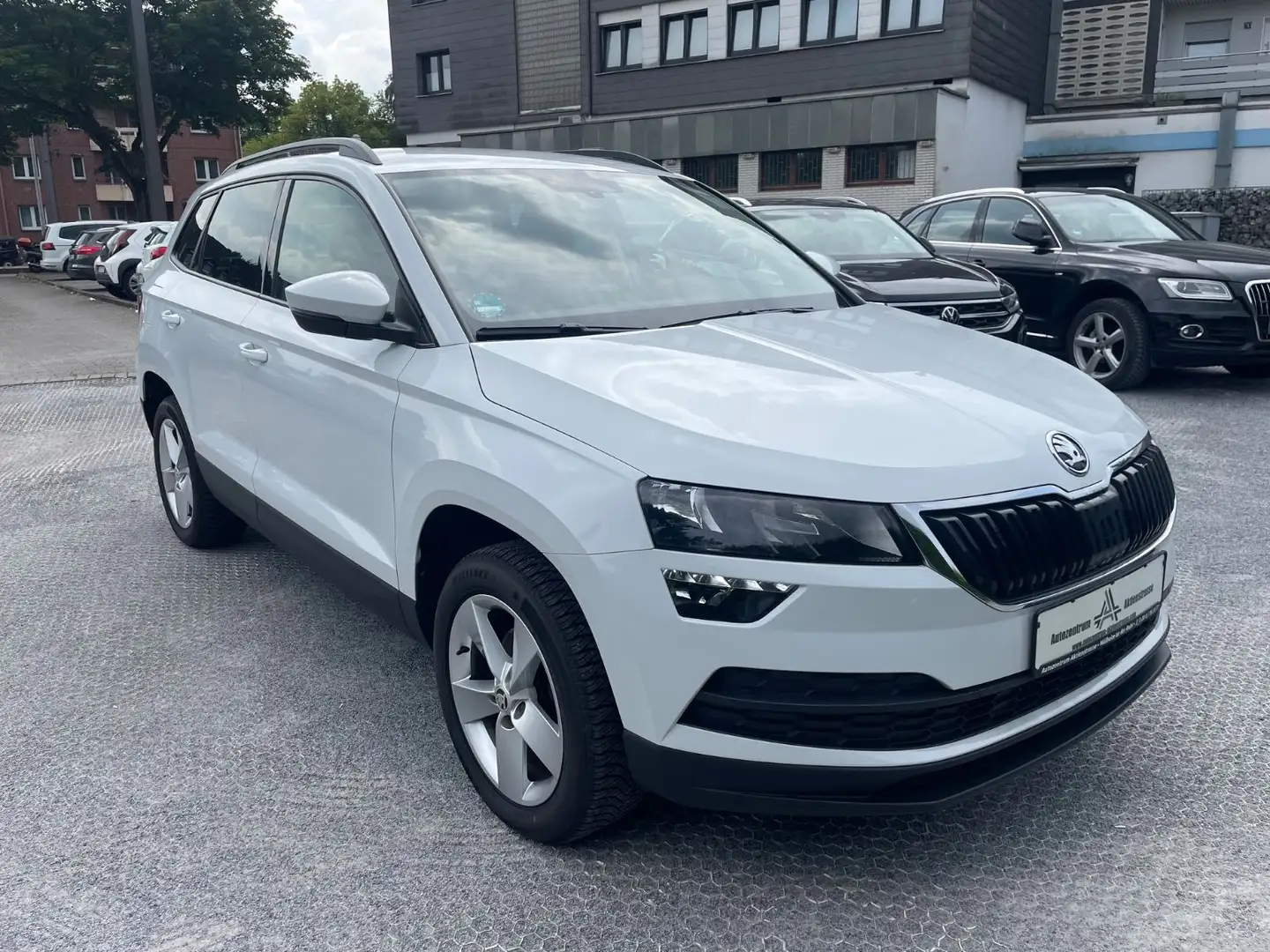 Skoda Karoq Ambition  Neues Modell App Co. Navi PDC 1H Blanc - 2
