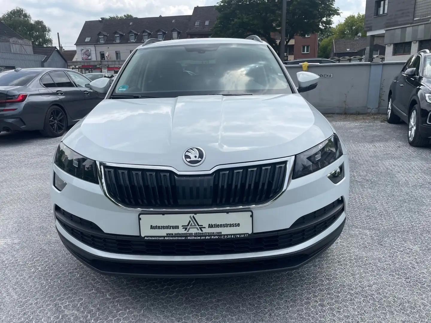 Skoda Karoq Ambition  Neues Modell App Co. Navi PDC 1H Blanc - 1