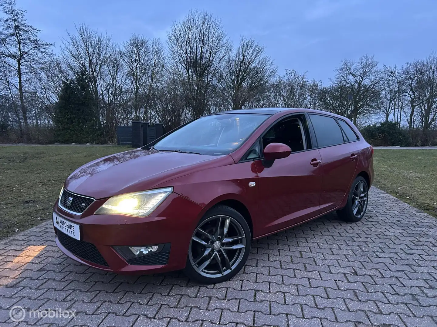 SEAT Ibiza ST 1.2 TSI FR, Pano, Cruise, Automaat, Nieuwe APK Rot - 1