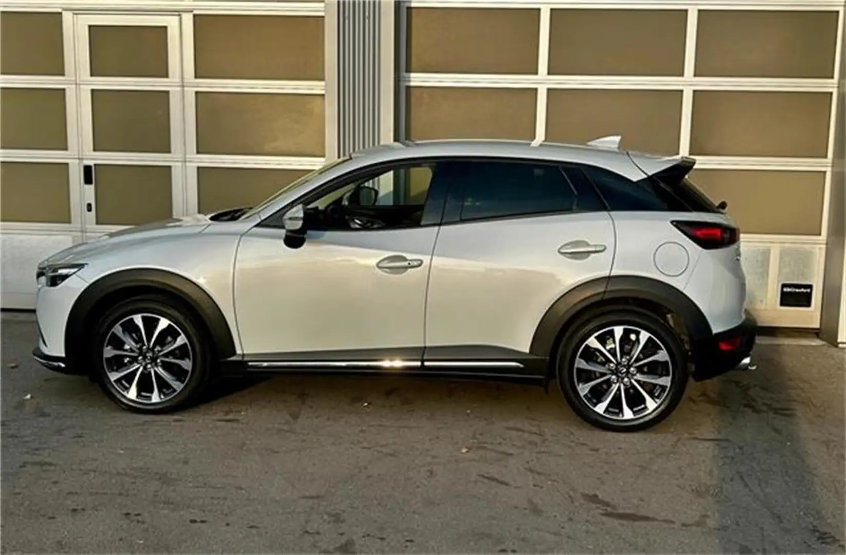 Mazda CX-3 G121 Revolution mit Online Navigation Weiß - 2