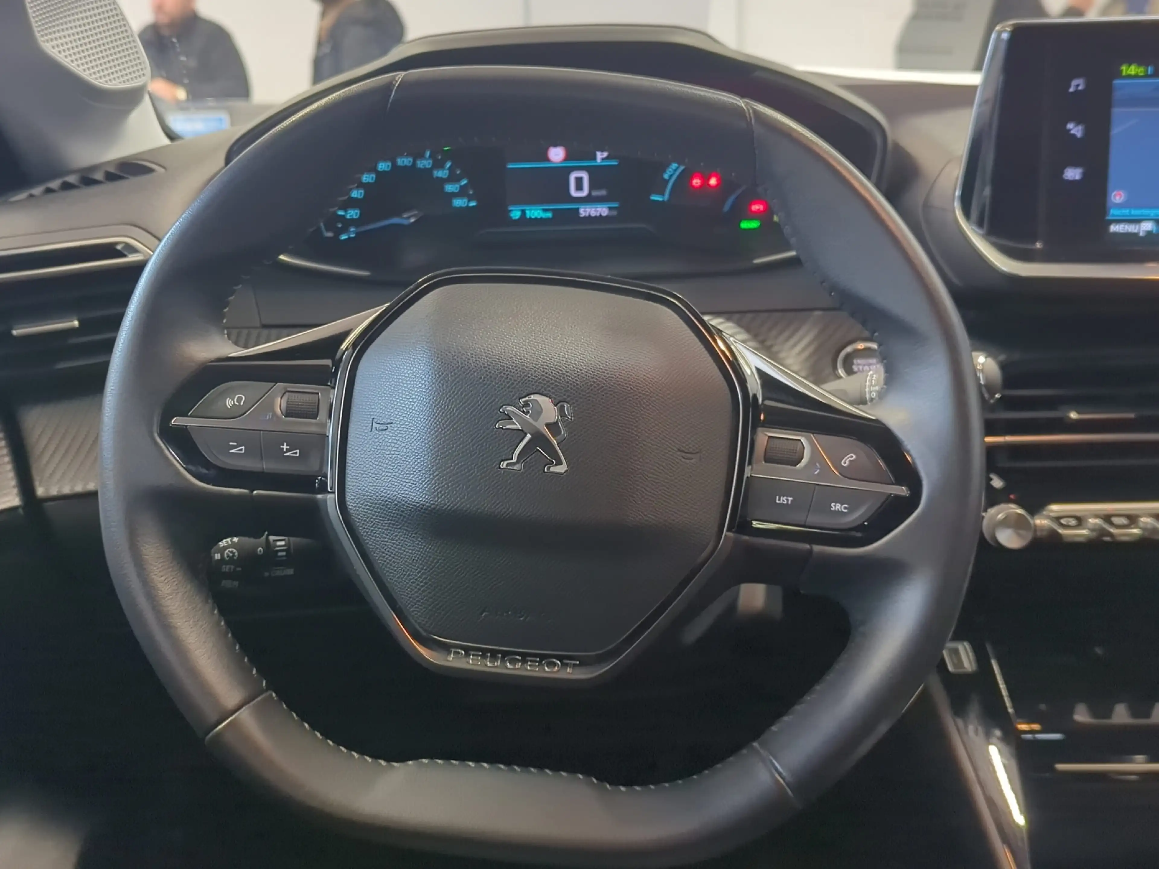 Peugeot e-208 Elektro 136 Allure Navi+SHZ+Kamera+ — photo 9