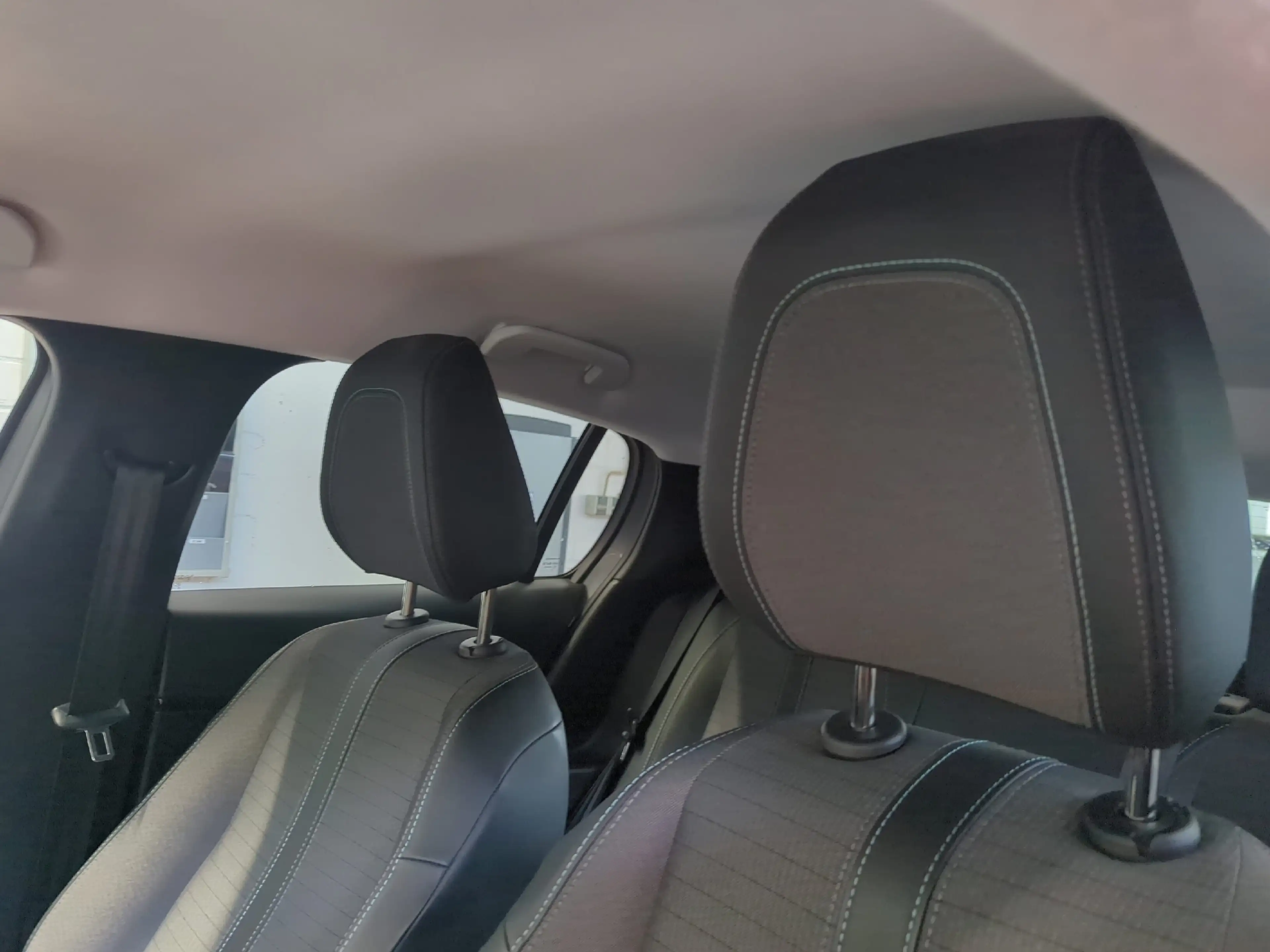 Peugeot e-208 Elektro 136 Allure Navi+SHZ+Kamera+ — photo 15