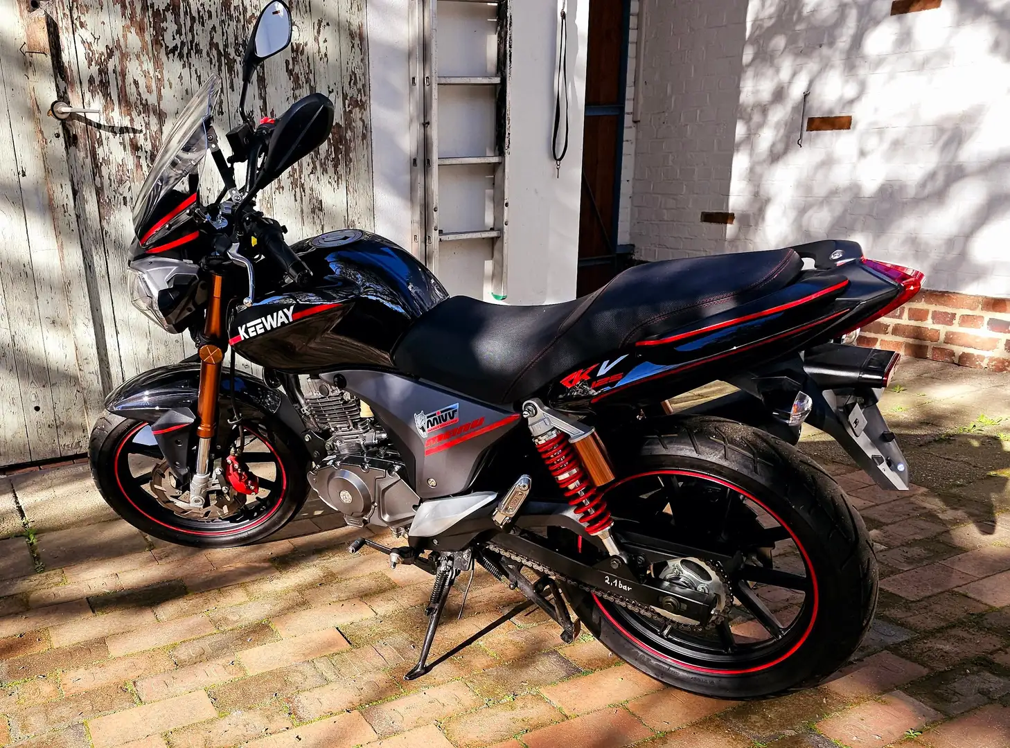 Zhejiang RKV 125 Černá - 1