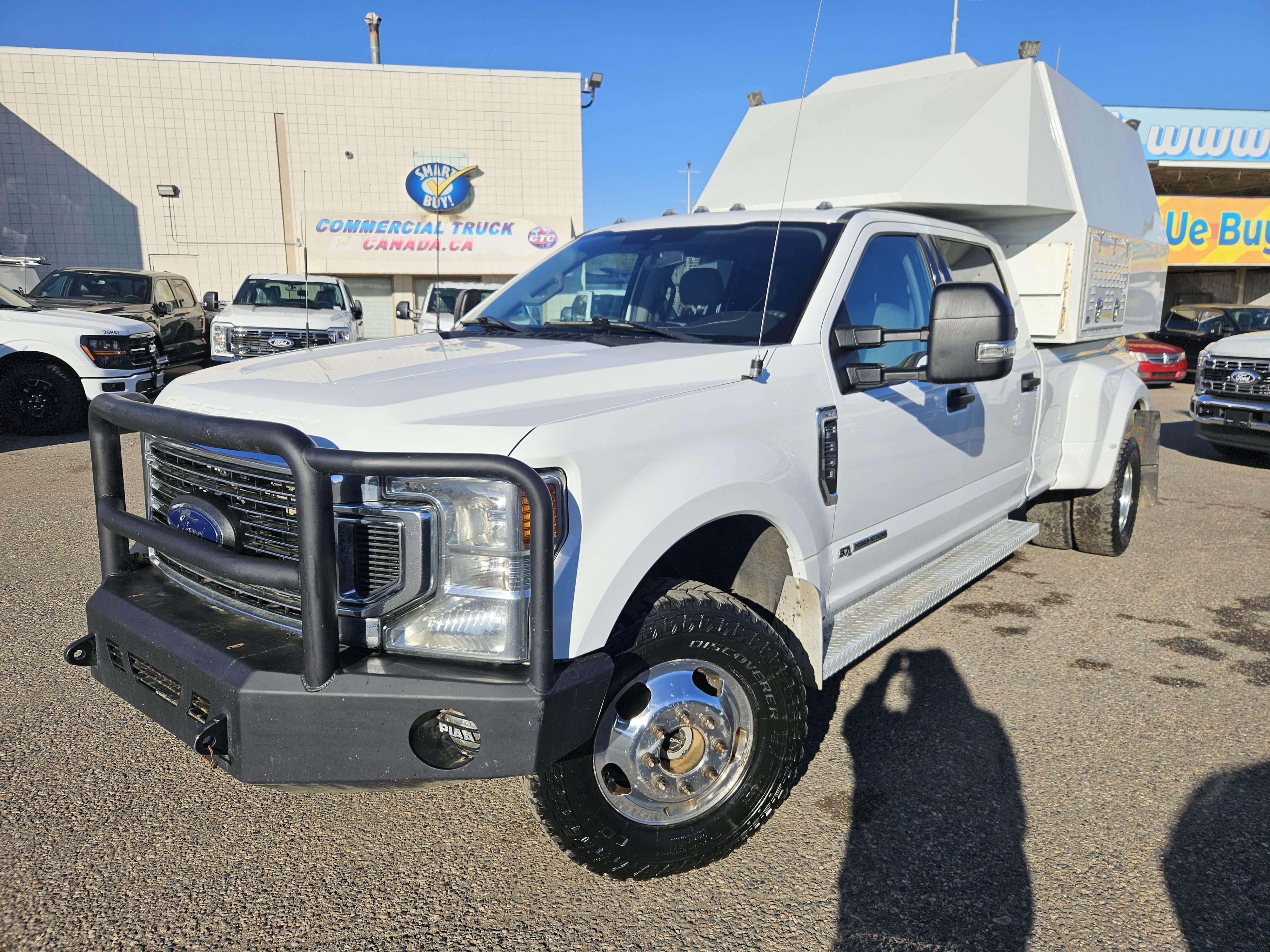  2022 Ford F-350 Super Duty XLT Crew Cab LB DRW 4WD   