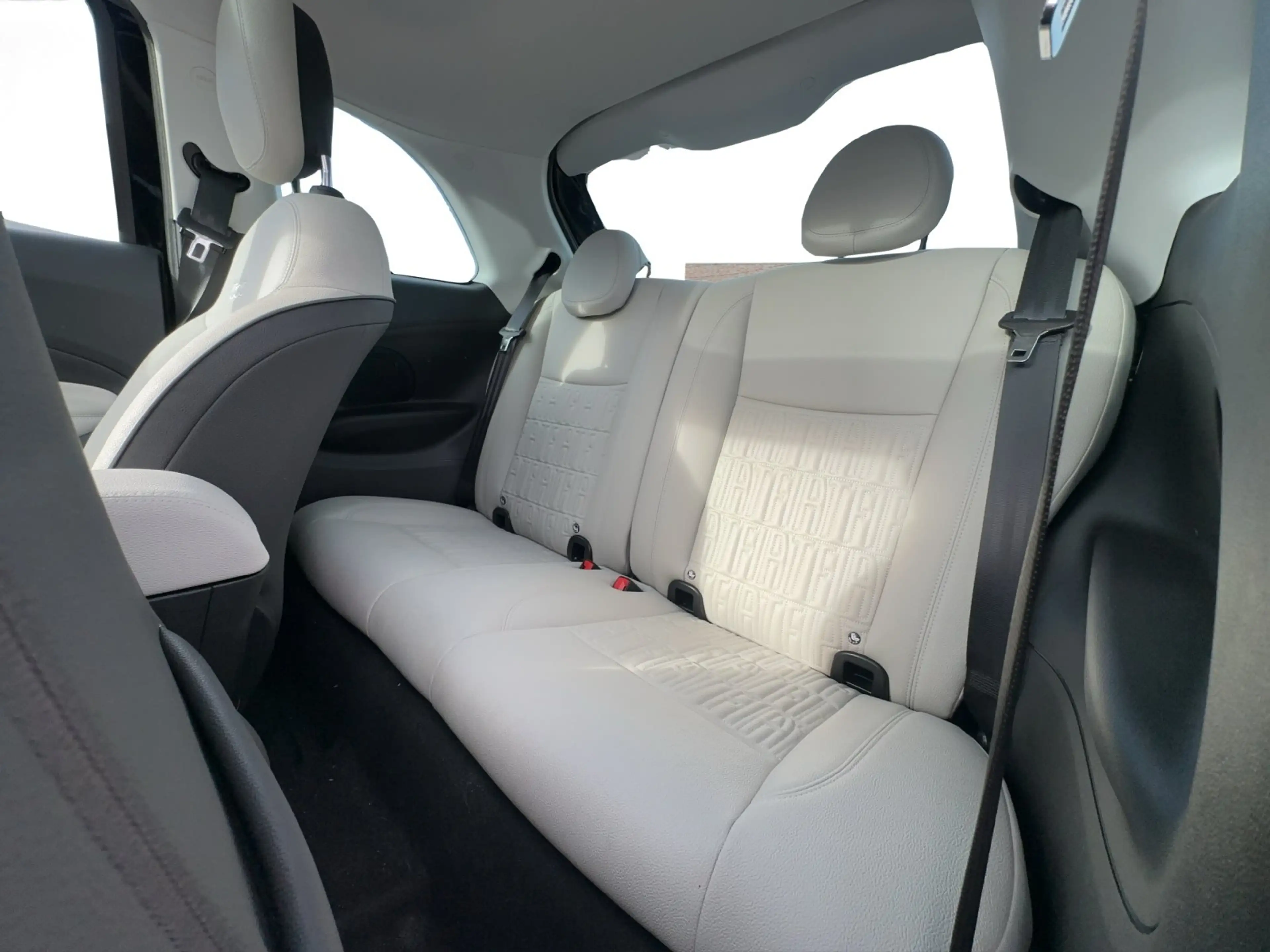 Fiat 500e La Prima PANO KAMERA CARPLAY SHZ KLIMA — photo 12
