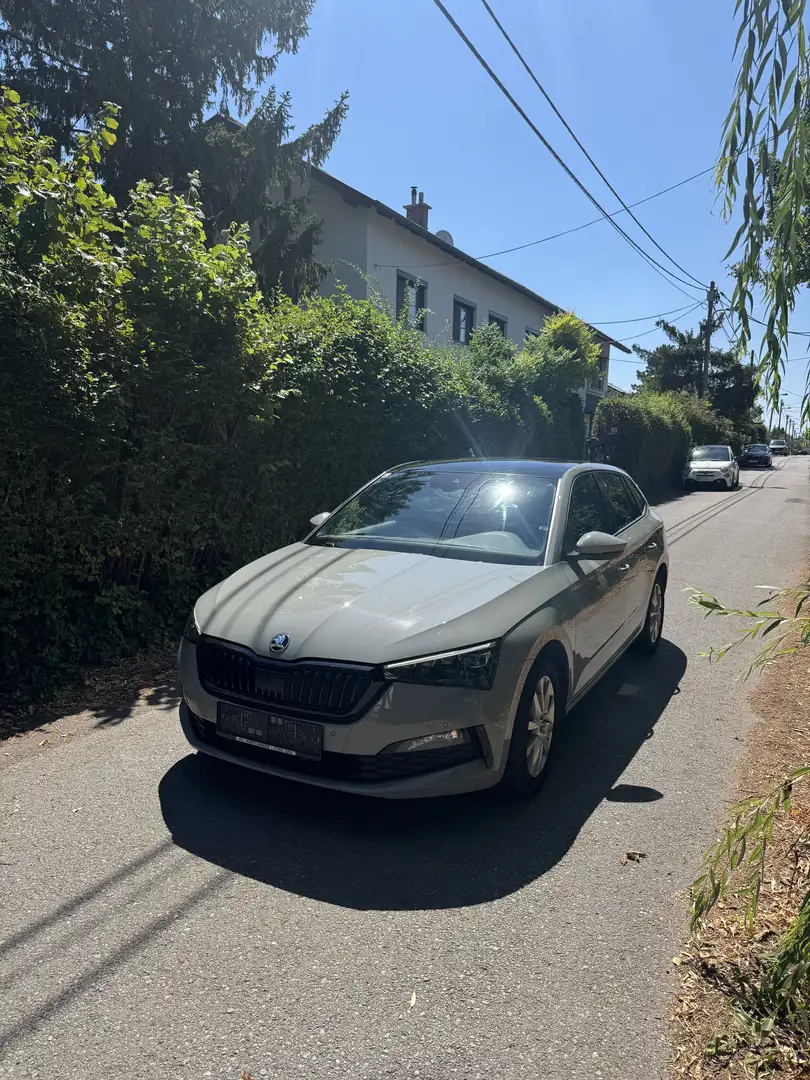 Skoda Scala mit Panoramaglasdach, Kamera und vieles mehr Grau - 1