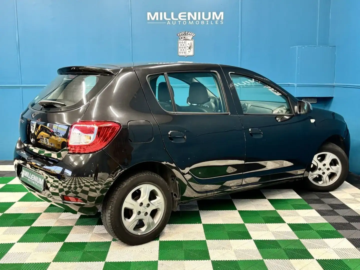 Dacia Sandero 1.2 16V 75CH SL 10 ANS Schwarz - 2