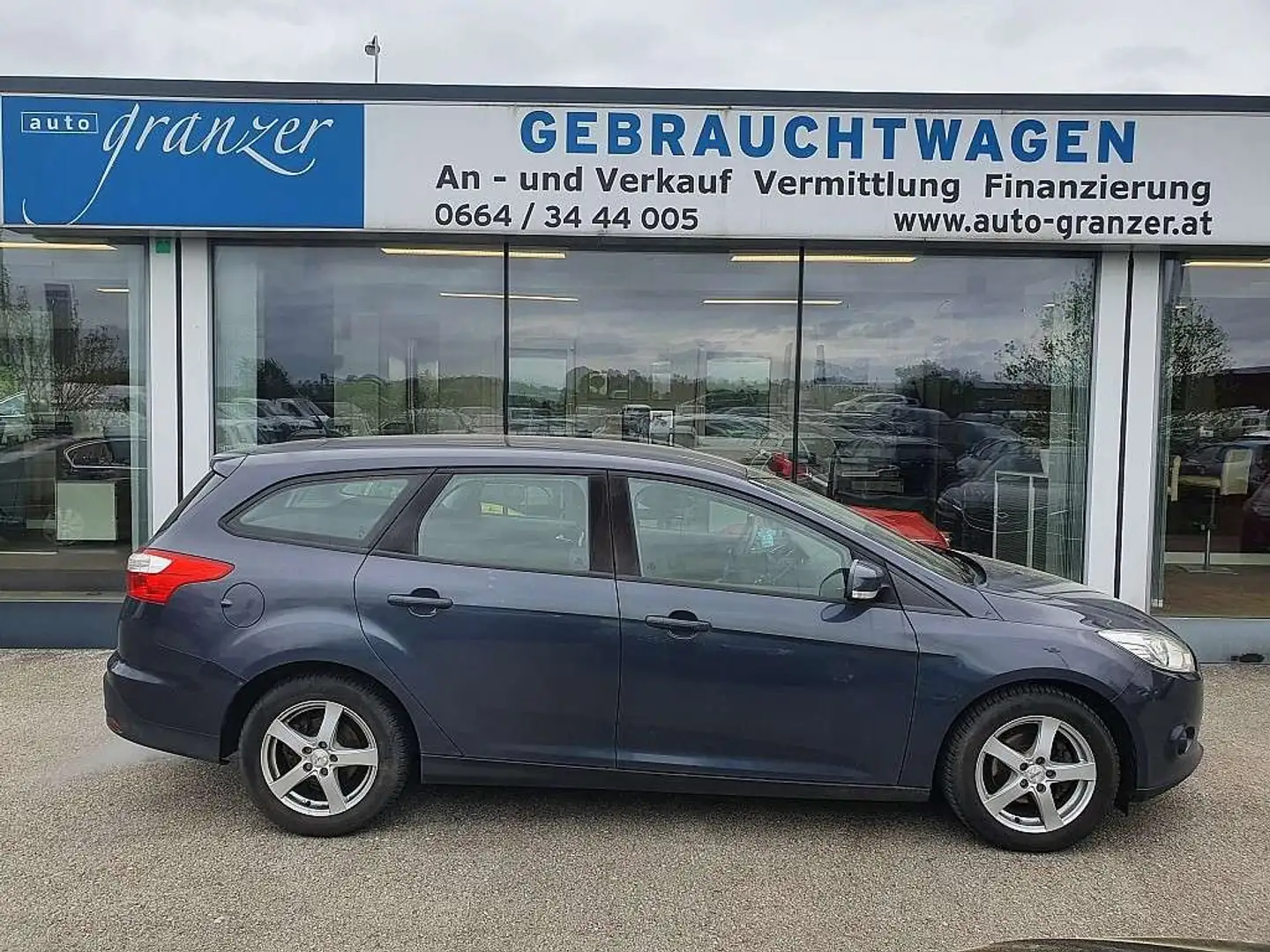 Ford Focus Traveller Easy 1,0 EcoBoost Grau - 1