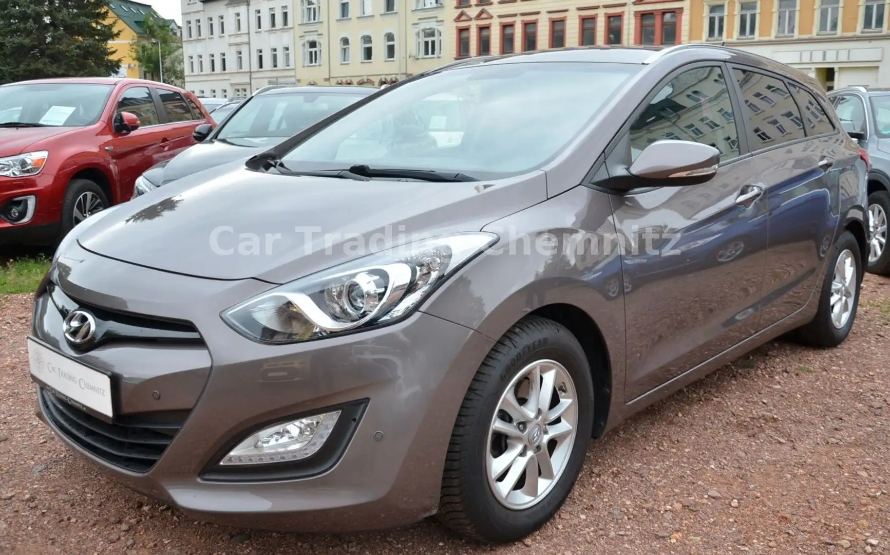Hyundai i30 cw 1.6 Automatik Klimaautomatik Sitzheizung Marrón - 1