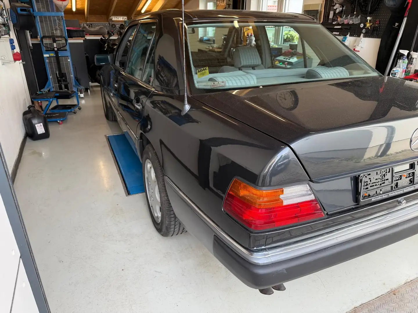 Mercedes-Benz E 420 H-Zulassung ,1.Hand Braun - 2