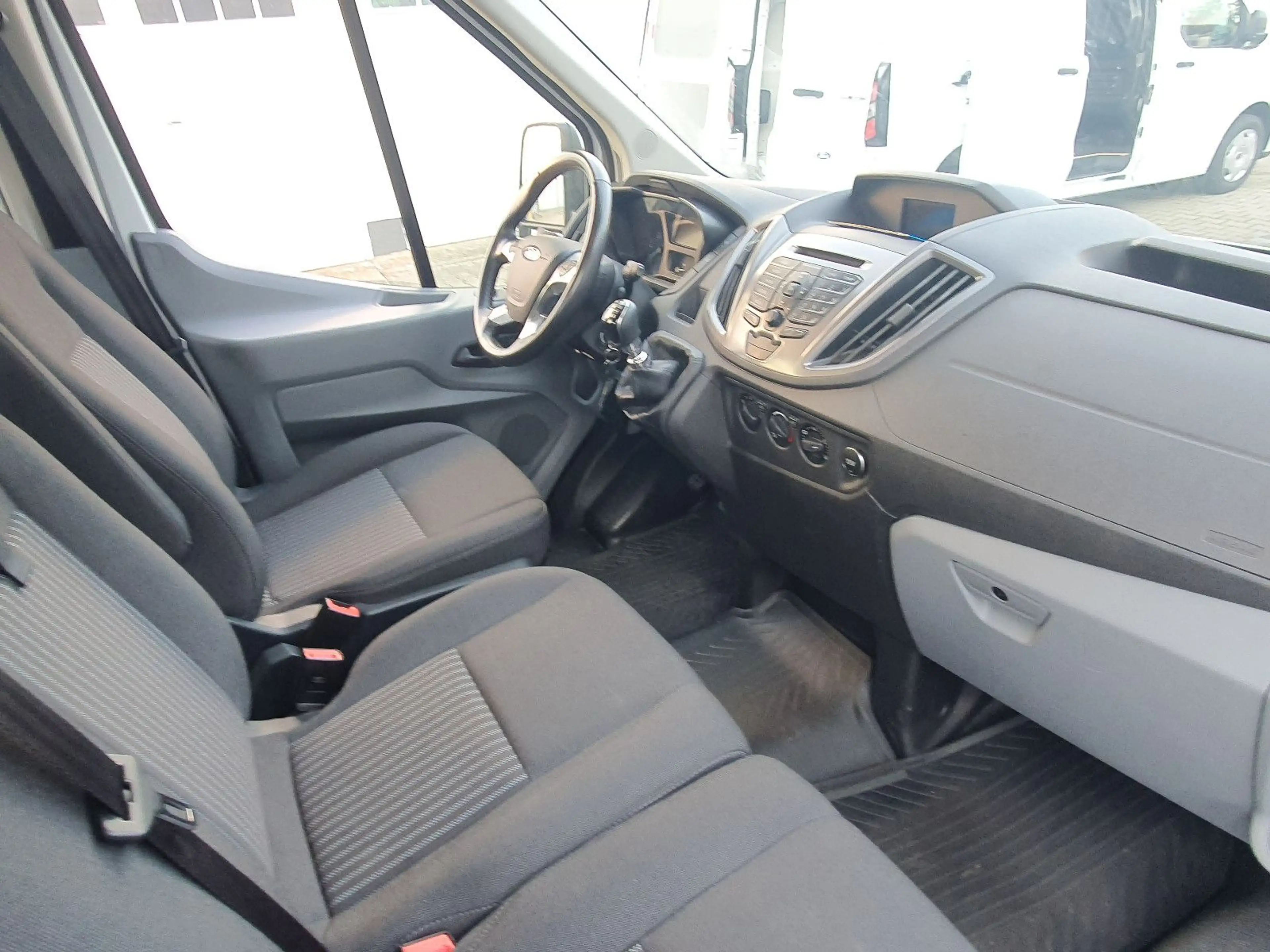 Ford Transit Kombi 350 L2 Trend H3 Ahkpl. Kamera — photo 17