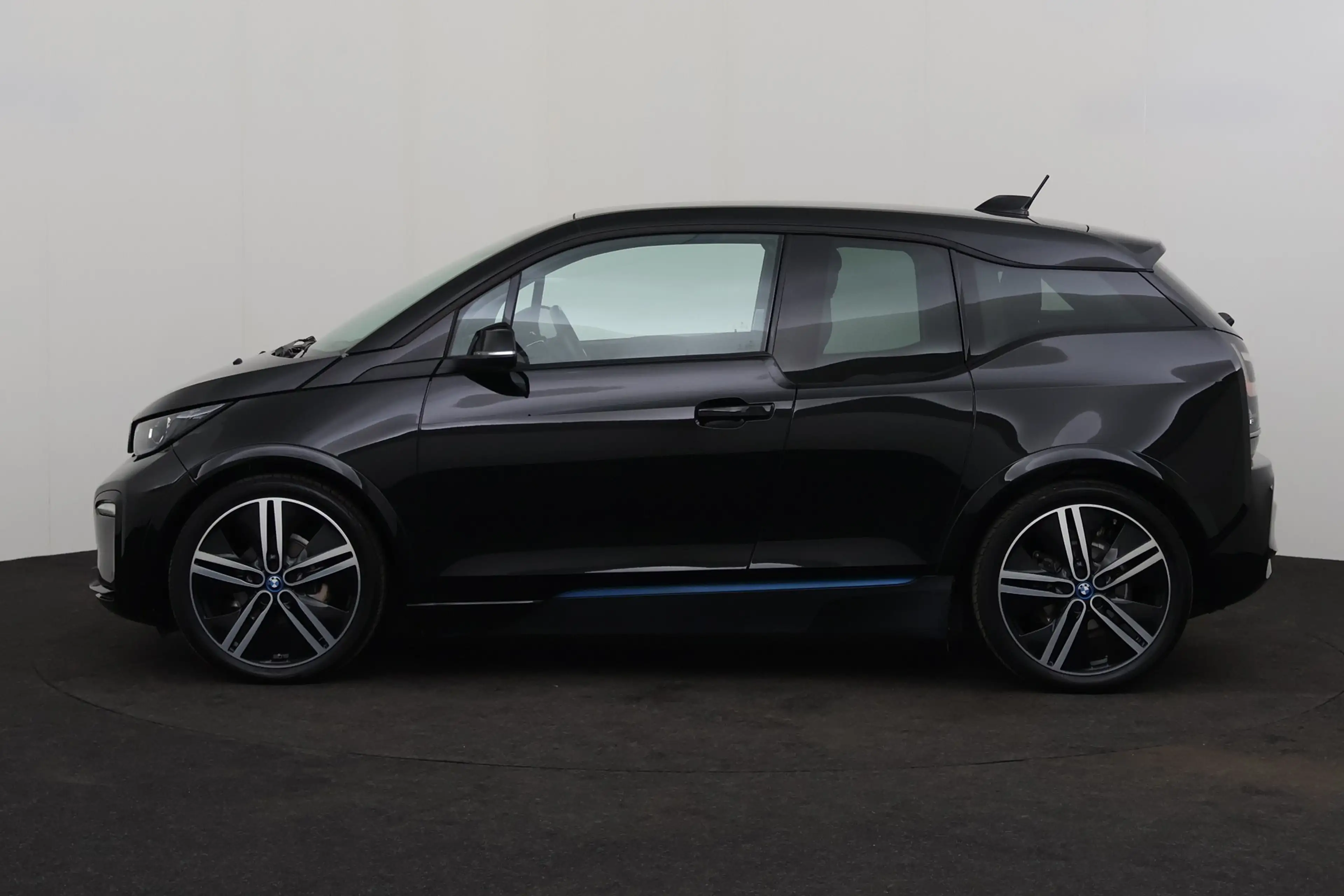 BMW i3 RANGE EXTENDER  120 Ah + GPS + CAMERA + PDC + CRUI — photo 2