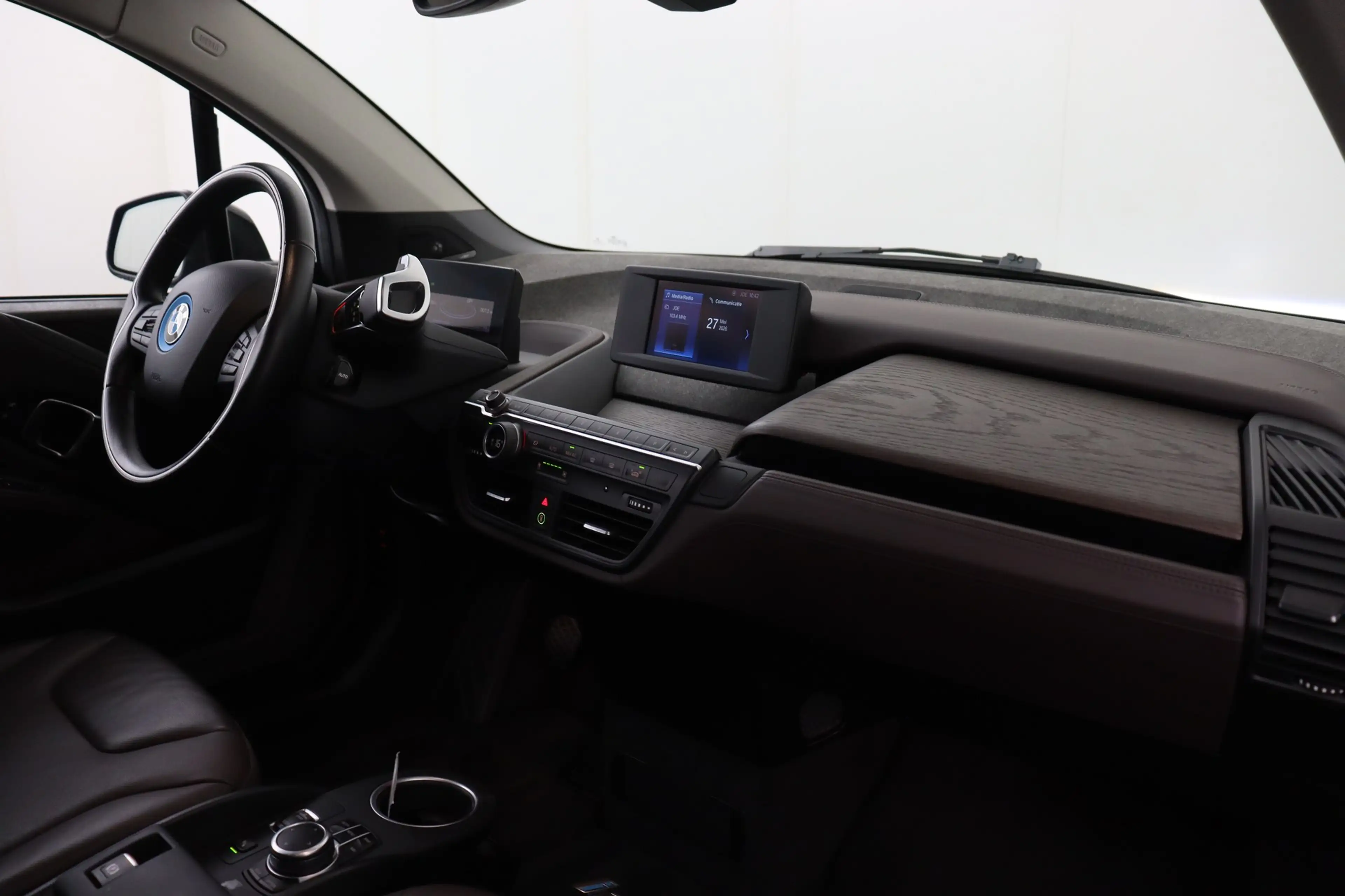 BMW i3 RANGE EXTENDER  120 Ah + GPS + CAMERA + PDC + CRUI — photo 13
