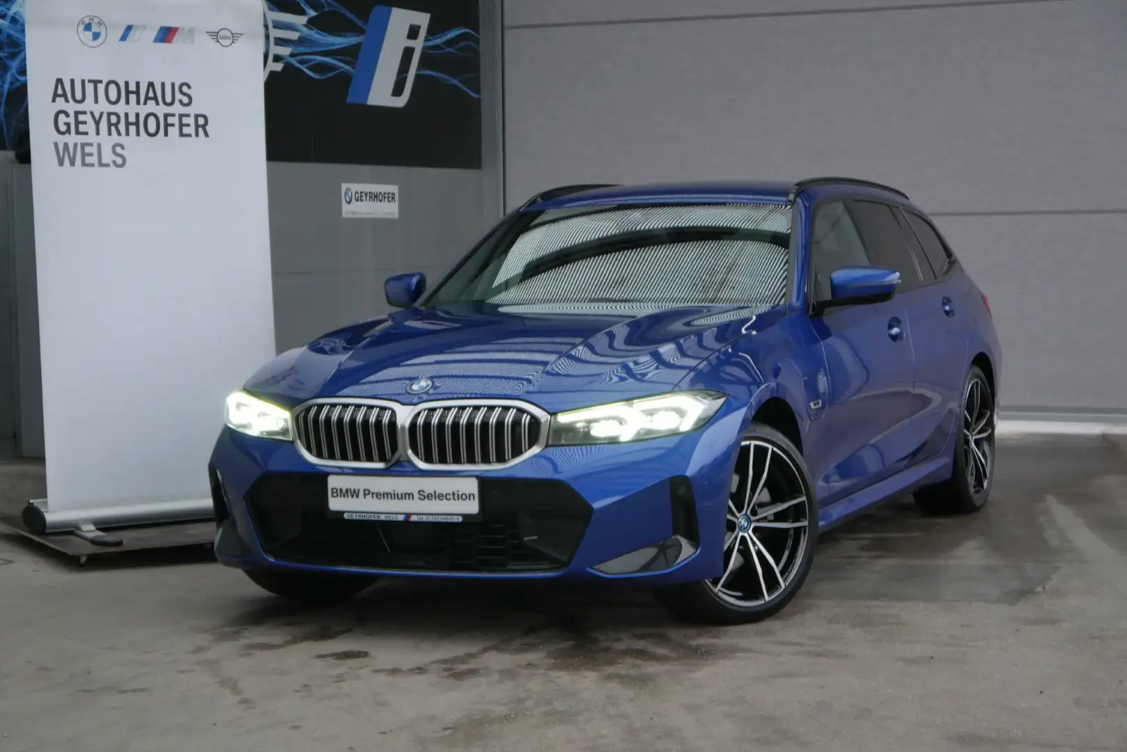 BMW 330 e xDrive Bleu - 2
