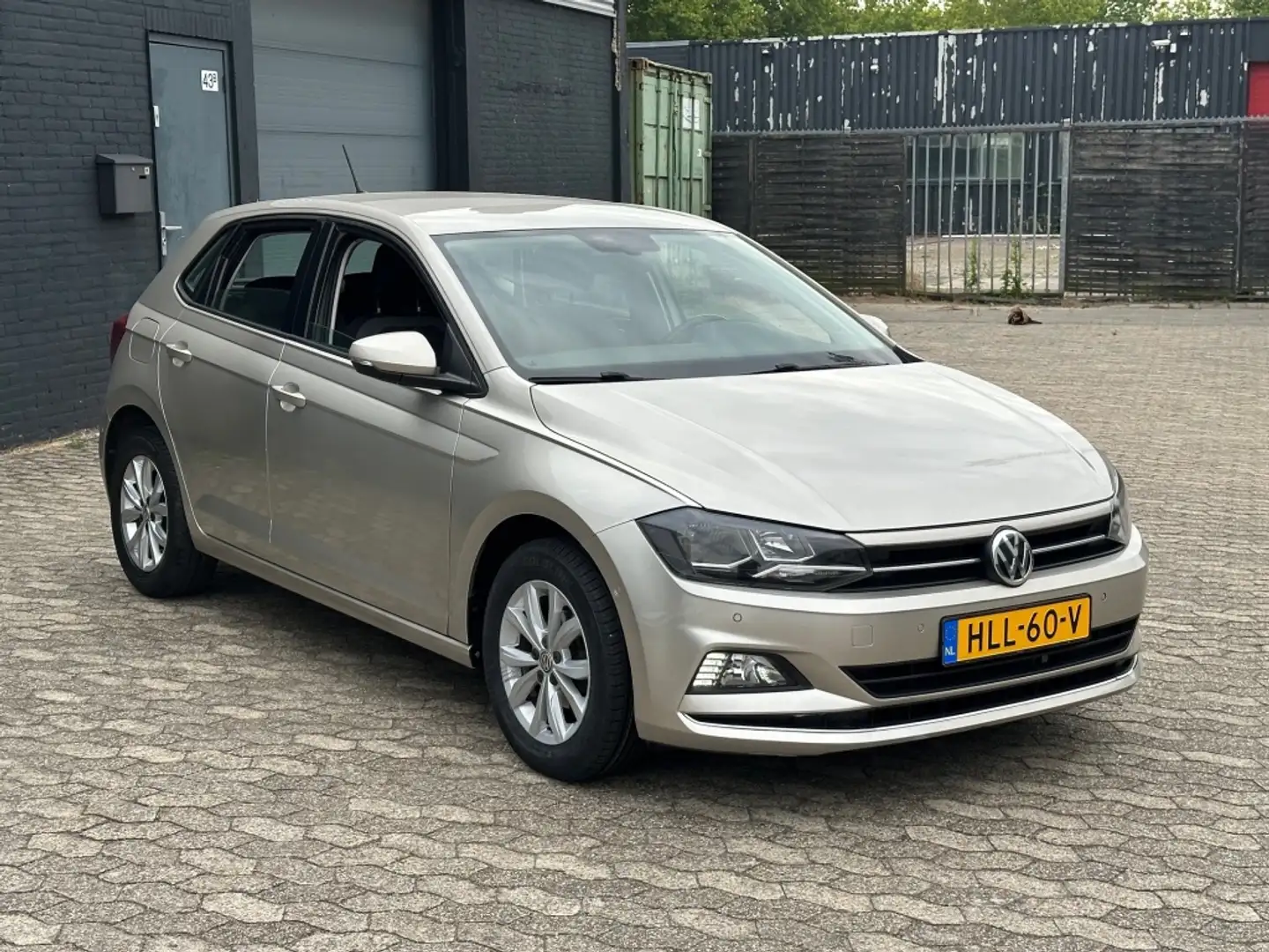 Volkswagen Polo 1.0 TSI Beats, DSG AUTOMAAT, Carplay, Stoelverwarm Grijs - 2