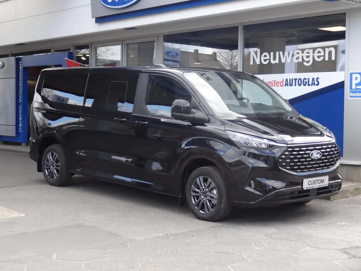 Ford Tourneo Custom L2 Titanium AUT AHK 8S RFK LED SH Schwarz - 2