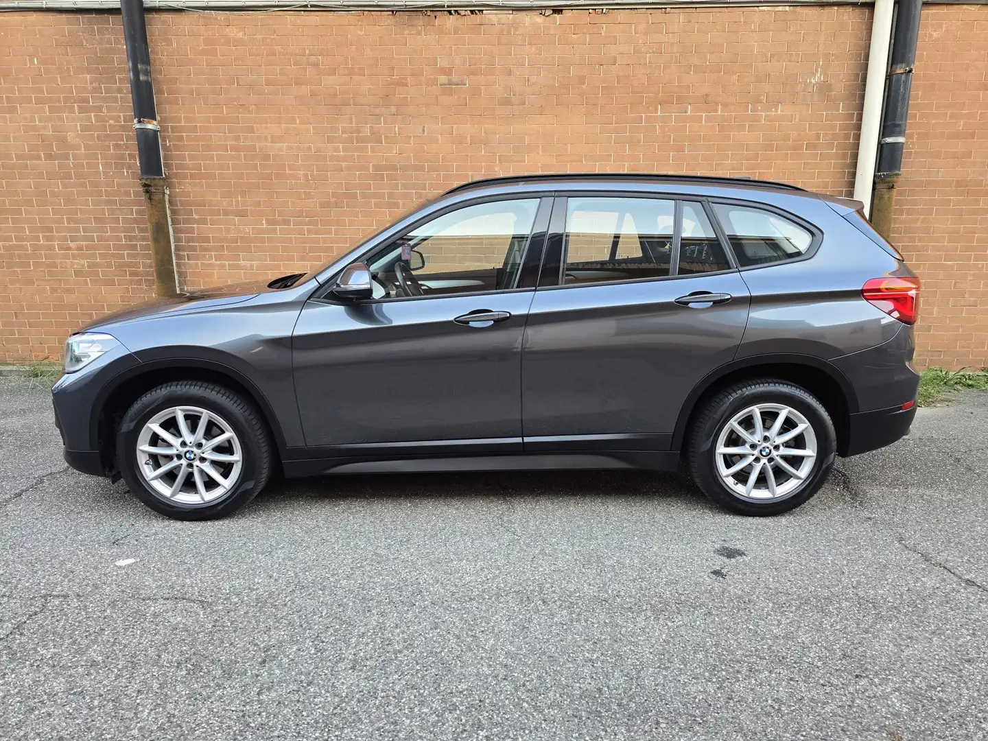 BMW X1 X1 F48 2019 sdrive18i Advantage 136cv Gris - 2