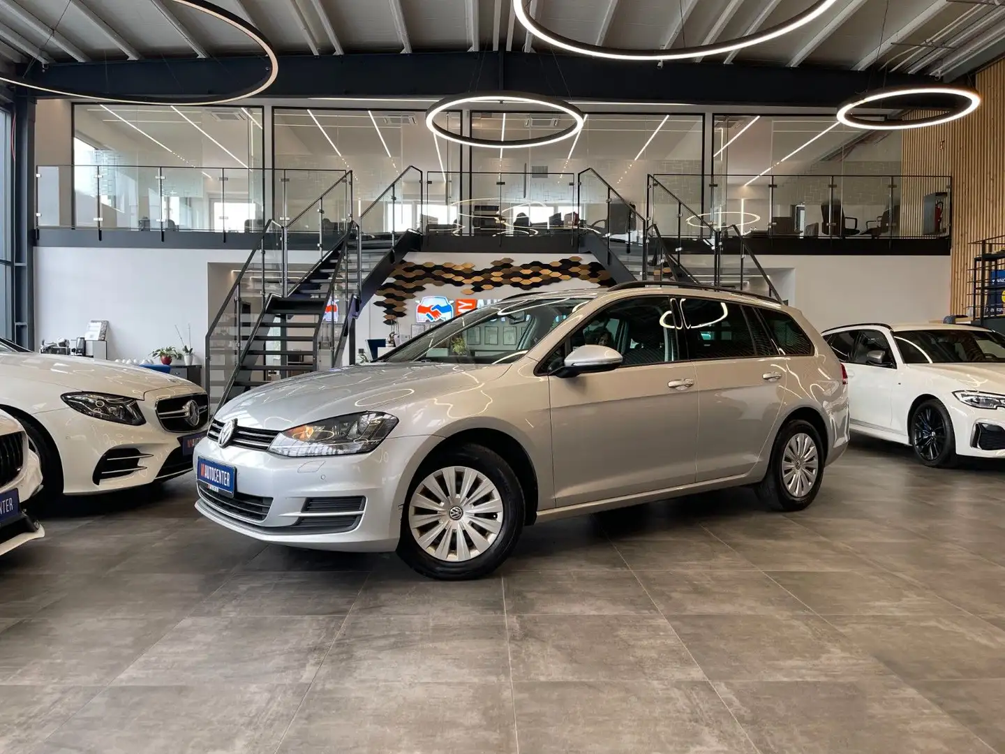 Volkswagen Golf VII Variant Trendline BMT *NAVI*TEM*TÜV-NEU Argent - 1