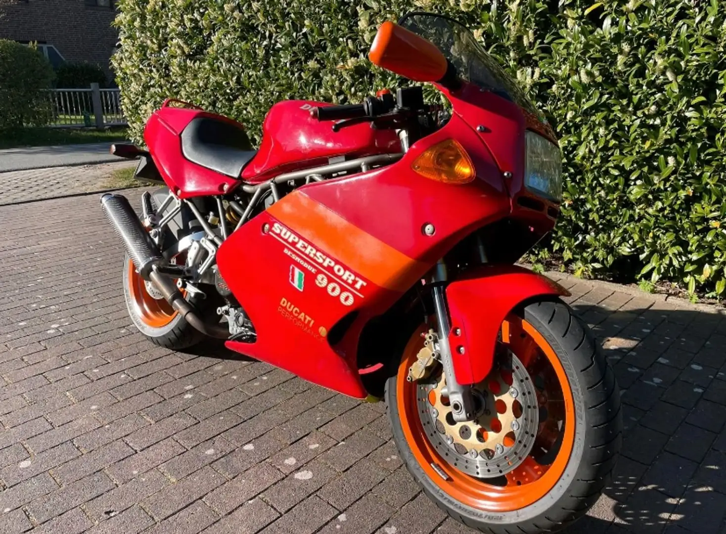 Ducati 900 SS Ducati Sport crvena - 1