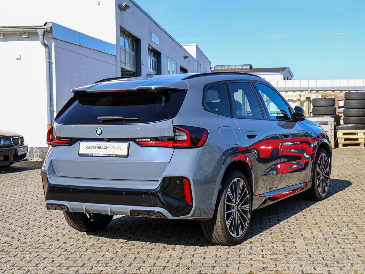 BMW X1 xDrive 20d M-Sport AHK LED ACC NAVI KAMERA Gris - 2