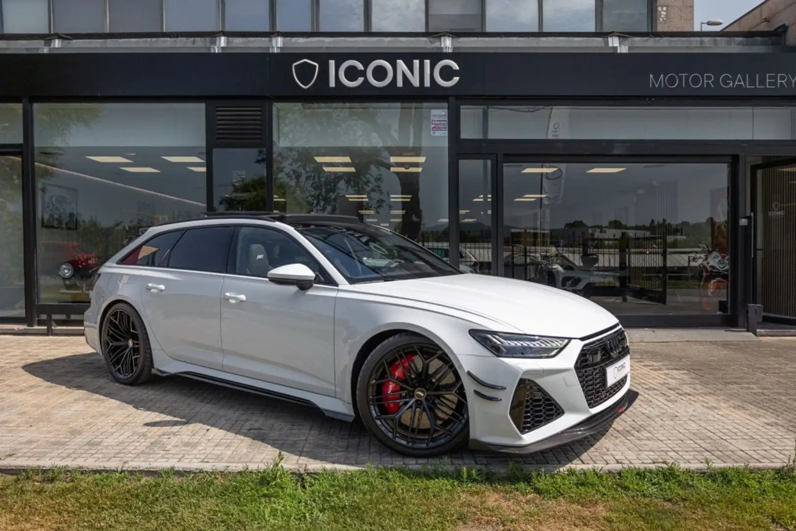 Audi RS6 Avant Performance Blanc - 1
